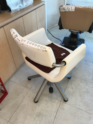 価格変更しました。美容室什器まとめて1万円です