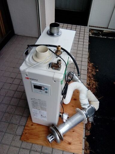 美品 ！！ 給湯専用ボイラー 使用一年 2018年製造 ノーリツ 石油給湯器 OQB-3704FF プラス