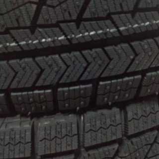 新品 スタッドレスタイヤ４本 ブリザックVRX ２０１９年製 １４５