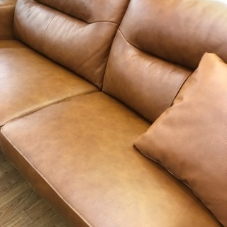 おススメの逸品！キャメルカラーのレザーソファー！
