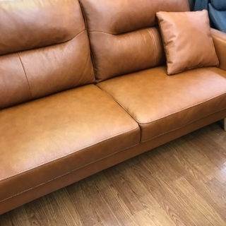おススメの逸品！キャメルカラーのレザーソファー！
