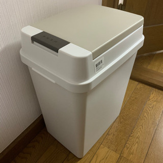 美品、キズ汚れなし　20Lゴミ箱