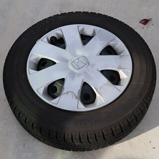 値下げしました！　新しい！　スタッドレスタイヤ4本　175/65R15 フィットシャトル用