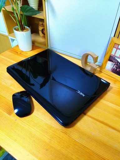 メモリ8Gで高性能！　大容量500G♪　薄型軽量で持ち運びも可能☆　高級感のあるシャイニーブラック光沢★　NEC　LaVie　　最新Windows10　64Bit　　黒　15.6インチ大画面　テンキー＆マウス付き 　ノートパソコン　無線LAN　Wi-Fi対応