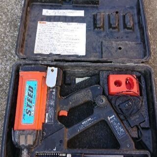 トラックファーストガス式鋲打機