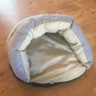 ①犬猫用ベッド　ドーム型　ふかふかベッド
