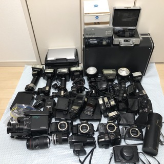【無料】 フィルムカメラ、レンズ、ビデオカメラ、アタッシュケース...