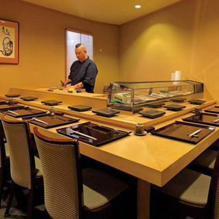 夫婦で営む完全予約制のカウンター寿司屋です - 世田谷区