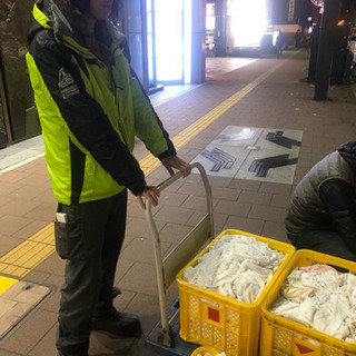 飲食店にオシボリやタオルなどを配送するお仕事です！！固定給で年中...