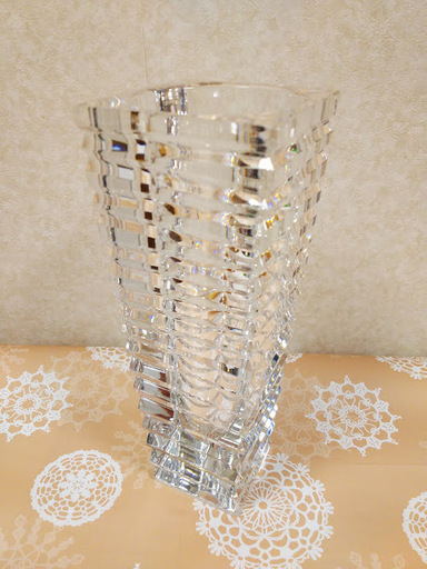 和にもピッタリ！お正月に。30,800- 税込 新品ダヴィンチクリスタルガラス デザインベース 花瓶 フラワーベース ダビンチ バカラフォルム