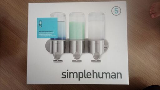 Simple humanのwall mount pumps