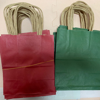 紙袋 赤15枚、緑１1枚