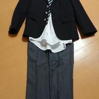 小学校の卒業式で着た男の子のスーツ