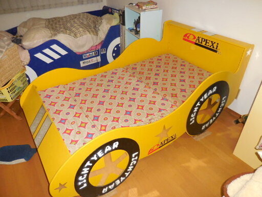 子供用ベッド　車型ベッド　配達組立てします。