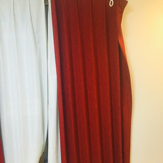 【ニトリ】遮光カーテン(赤) 【レースカーテンあります】
