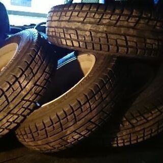 タイヤ、ホイール 軽自動車用4本ﾖｺﾊﾏスタッドレスﾊﾞﾘ山ｱﾙﾐ付