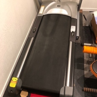 買い手が見つかり受けつけ終了Johnson ジョンソン HORIZON トレッドミル Ti22 Ti-E ルームランナー ランニングマシーン 【大型】