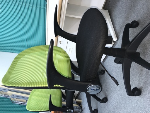 オフィス回転椅子４個。