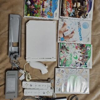 Wii ソフト　台座　ヌンチャク　コントローラー2個　付き