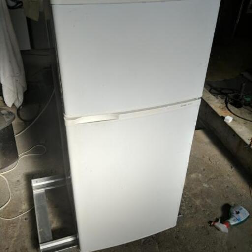 SANYO　ノンフロン冷蔵庫　型SR-YM1102010年