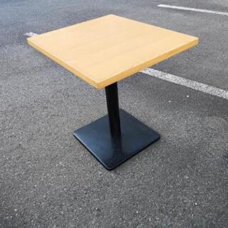 業務用カフェテーブル、幅60cm×奥行き70cm×高さ70cm