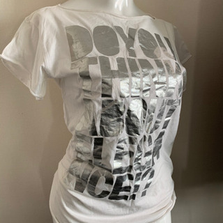 レディース　UNIQLO デザインプリントTシャツ　Sサイズ