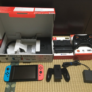 商談中　Nintendo Switch 中古本体　コントローラー...