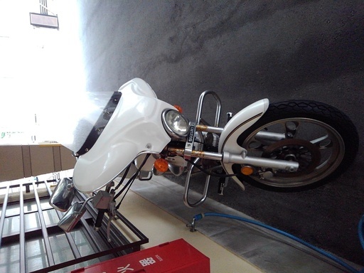 9万←10万　白バイ乗りませんか？　GZ125HS(白)
