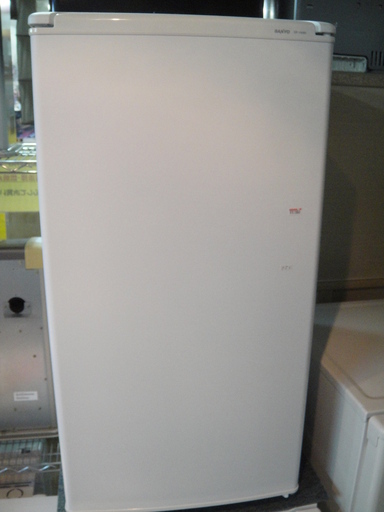 2010年製　サンヨー　１ドア冷蔵庫　SR-YM80（W)　75L　小型冷蔵庫
