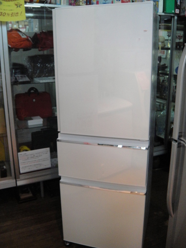 2018年製　三菱　３ドア冷凍冷蔵庫　MR-CX33C-W　330L　自動製氷