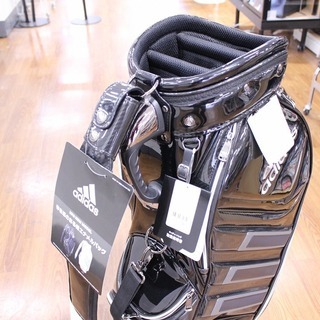 adidas ｷｬﾃﾞｨｰﾊﾞｯｸﾞ 未使用品 AWU21　ﾂｱｰ360 2018ﾓﾃﾞﾙ 入荷しました。