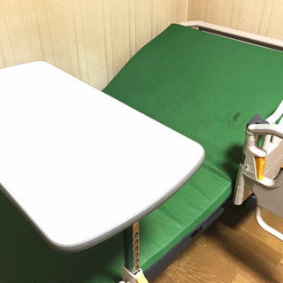 【1月末まで】電動介護ベッド「パラマウントベッド」KQ-60000 ベッドサイドテーブル付き 1月末まで】電動介護ベッド「パラマウントベッド」KQ-60000 ベッド