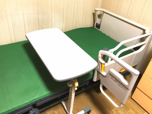 【1月末まで】電動介護ベッド「パラマウントベッド」KQ-60000 ベッドサイドテーブル付き