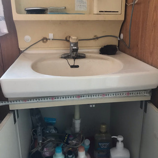 古い洗面化粧台格安で設置から撤去します✨