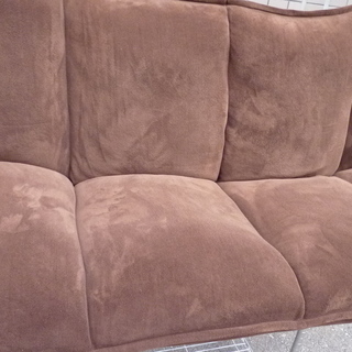 ベロア地のソファーです