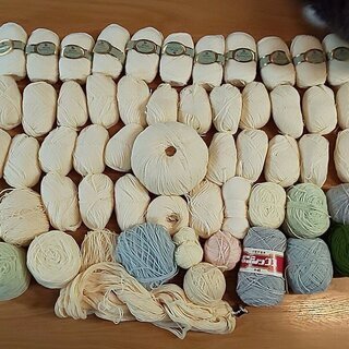毛糸大量（50個以上）細目の糸　