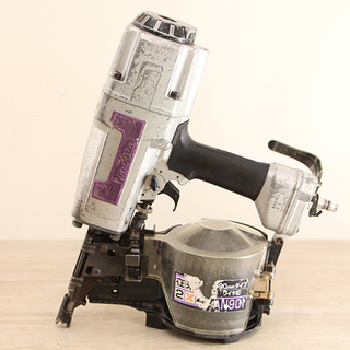 makita マキタ 90mm エア 釘打機 AN901 常圧 (D3445YGG) makita マキタ 90mm エア 釘打機 AN901 常圧 (D3445YGG)