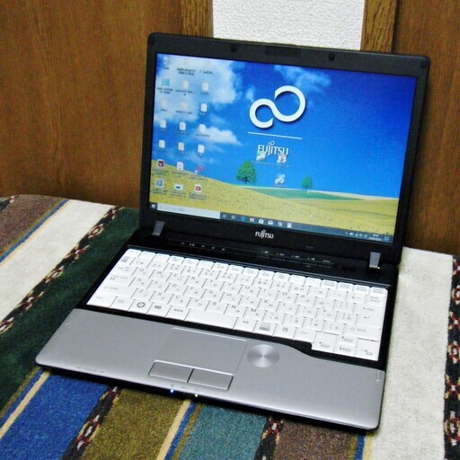 良品/12.1型液晶/光速☆彡SSD128GB/MS Office 2016✎/メモリ4GB♪/2コアCPU♪/高速☆彡USB3.0/マイク内臓/すぐ使えるWin10メディア作成ツール付/すぐ繋がるWi-Fi/点検整備清掃済み/FUZITSU MP702 ⑯