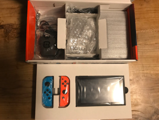 新型】Nintendo Switch +ハードケース(ケース不要なら¥31,000)