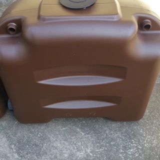 貯水タンク 二個