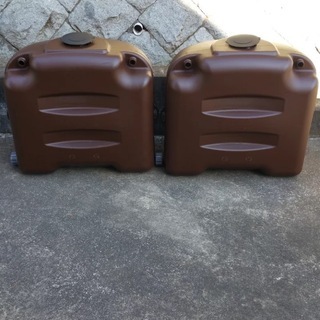 貯水タンク 二個