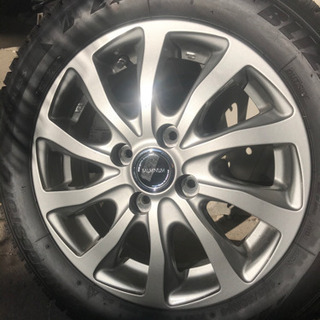 ホイールつきスタッドレスタイヤです。