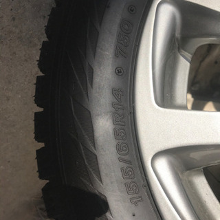 ホイールつきスタッドレスタイヤです。