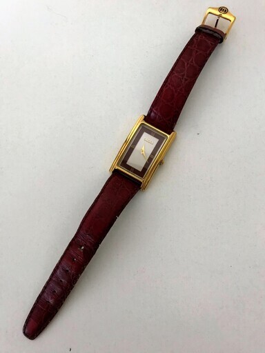 GUCCI 腕時計 2600M  赤　ビンテージ　レア