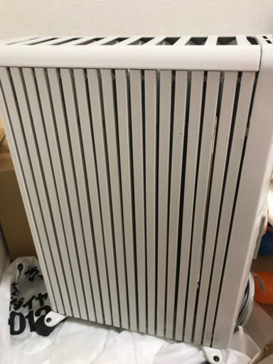 （お譲り先決まりました）デロンギ　オイルヒーター　暖房　DeLonghi