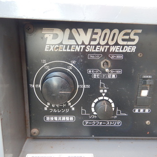☆中古品 デンヨー 防音型 ディーゼルエンジン ウェルダー 溶接・発電 DLW-300ES 動作問題なし アワメーター：1572.1☆ ☆中古品 デンヨー 防音型 ディーゼルエンジン ウェルダー 溶接・発電