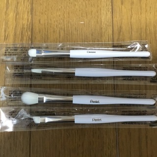 取引中　新品   ぺんてる  化粧筆 4本セット 送料無料