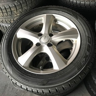 車のパーツ アクア用アルミホイール付きスタッドレスタイヤ