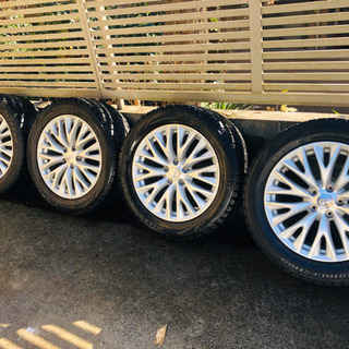 値下げしました‼︎［日産純正品]シーマ.フーガ、スタッドレスタイヤ