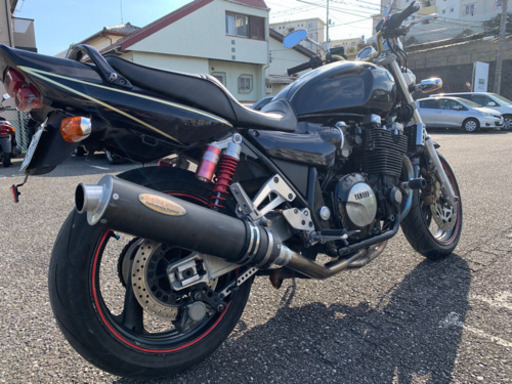 ヤマハ XJR 1200 社外マフラー リアサス カスタム車両 車検令和2年6月まであります。 型式4KG 大型 バイク ヤマハ XJR 1200 社外マフラー リアサス カスタム車両 車検令和2年6月まで